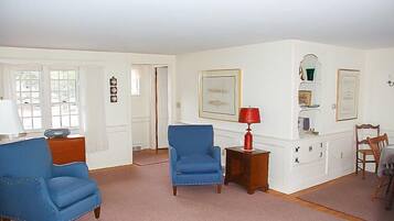 House, Multiple Beds, Kitchen, Pool View | Living room | TV