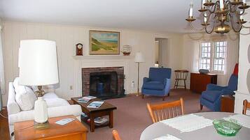 House, Multiple Beds, Kitchen, Pool View | Living room | TV