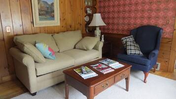 House, Multiple Beds, Kitchen, Pool View | Living room | TV