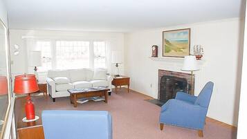 House, Multiple Beds, Kitchen, Pool View | Living room | TV