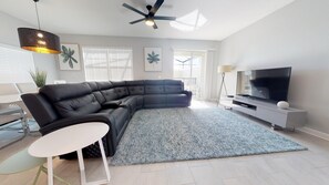 Casa, varias camas, alberca privada | Sala de estar