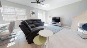 Casa, varias camas, alberca privada | Sala de estar