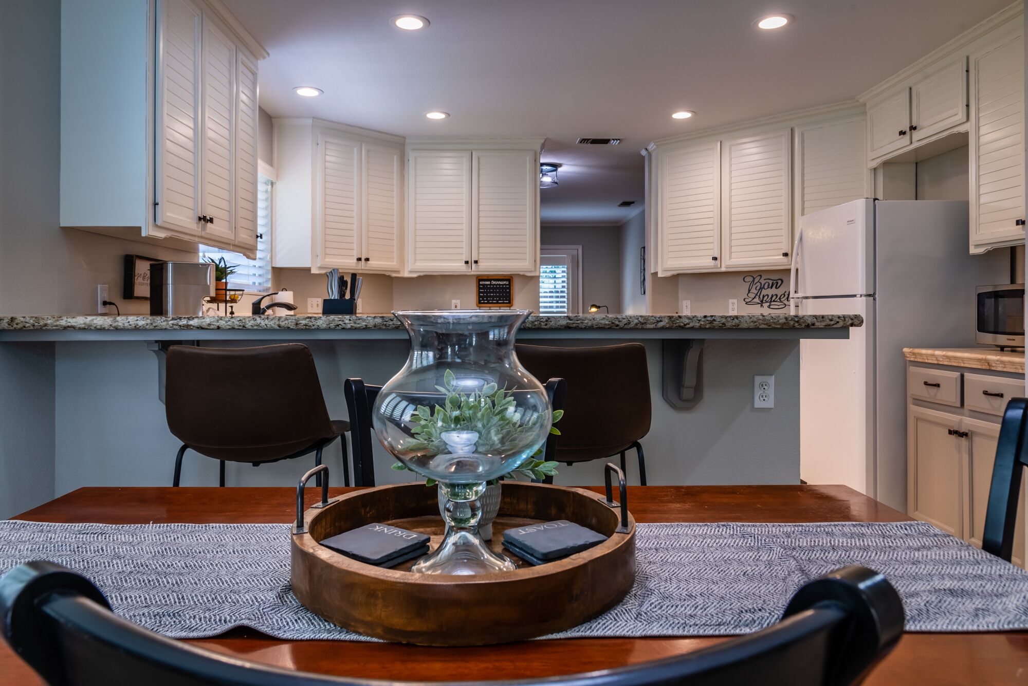 Microonde, piano cottura, lavastoviglie, macchina per tè/caffè