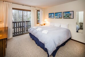 House, Multiple Beds, Fireplace, Mountain View