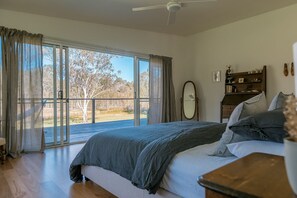 3 bedrooms, desk, iron/ironing board, travel crib