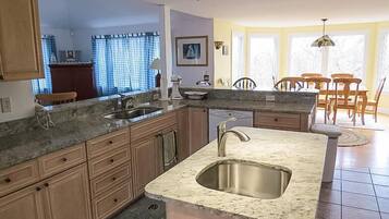 Nhà, nhiều giường, bếp, quang cảnh vườn | Bếp riêng | Tủ lạnh, lò vi sóng, bếp nấu, máy rửa bát