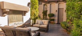 Private guesthouse in upscale community, courtyard retreat w/ fireplace