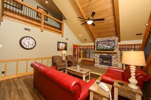 Living area - Ivie Holler (Gatlinburg)
