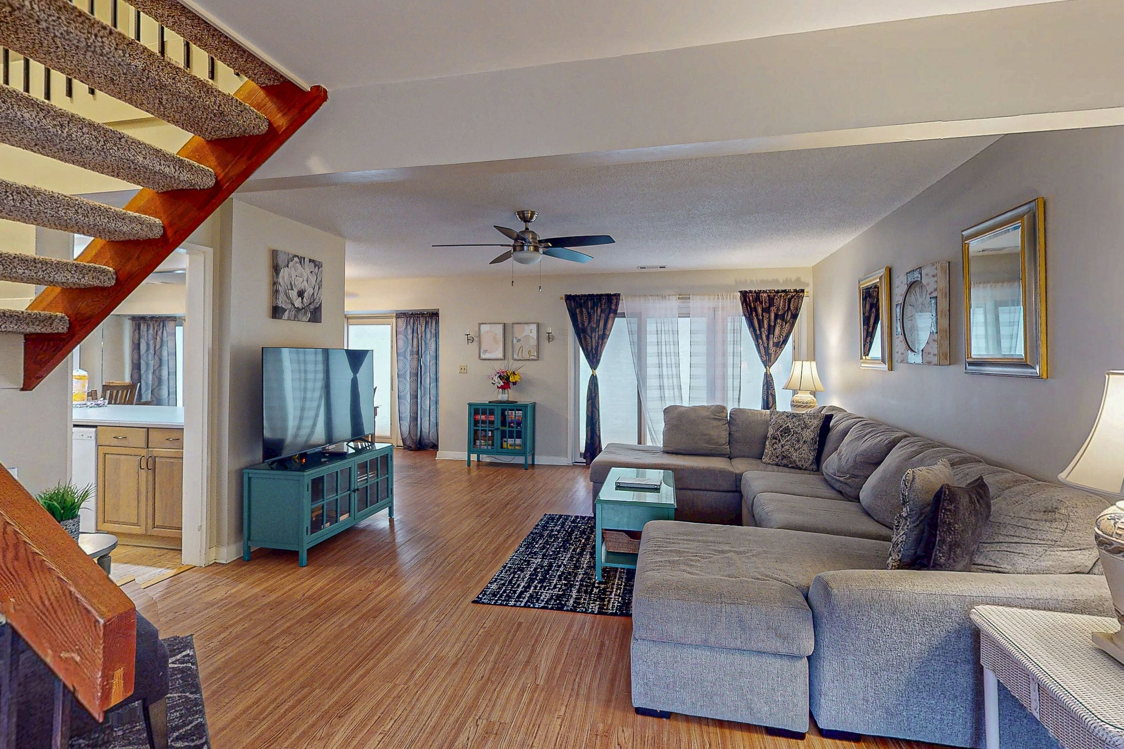 Flatscreentelevisie en boeken