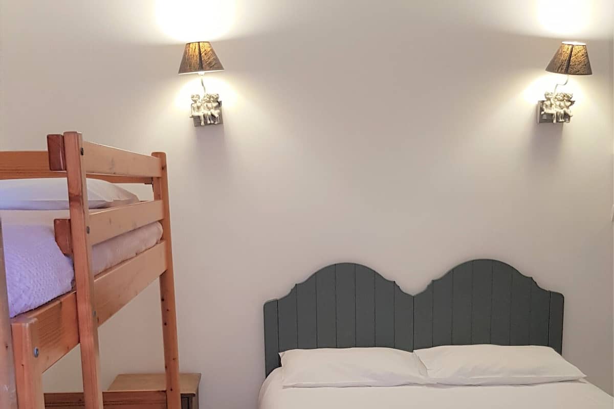 Quadruple Room (Cour)