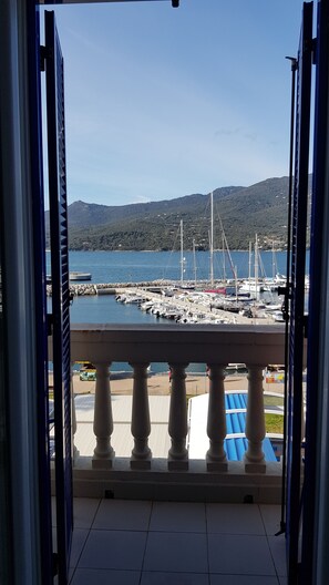 Double Room, Balcony (Mer) | Desk, laptop workspace, blackout curtains, soundproofing