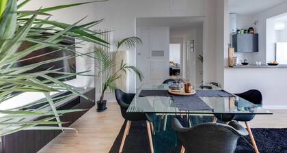 SUPER SEA VIEW PENTHOUSE