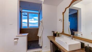 Haartrockner, BademÀntel, Seife