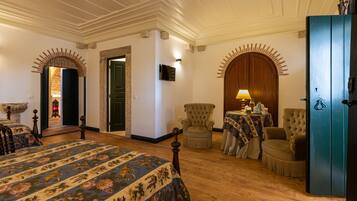 Habitación con 2 camas individuales, vistas al jardín | Cortinas opacas, cunas gratuitas, camas supletorias y wifi gratis