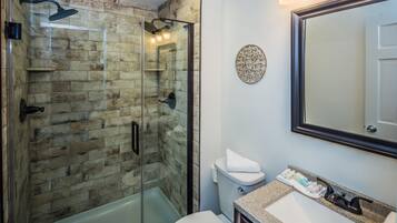 House, Multiple Beds, Patio | Bathroom