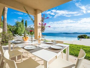 Outdoor dining - Beautiful private villa for 6 people with private pool, WIFI, A/C, TV and terrace (Guerre Vieille)