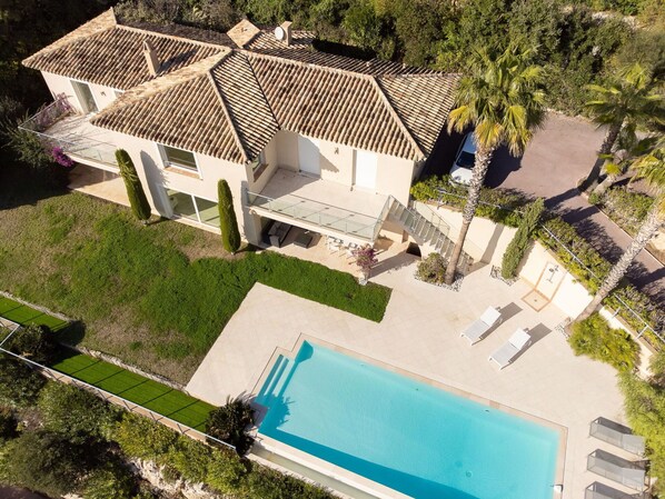 Exterior - Beautiful private villa for 6 people with private pool, WIFI, A/C, TV and terrace (Guerre Vieille)