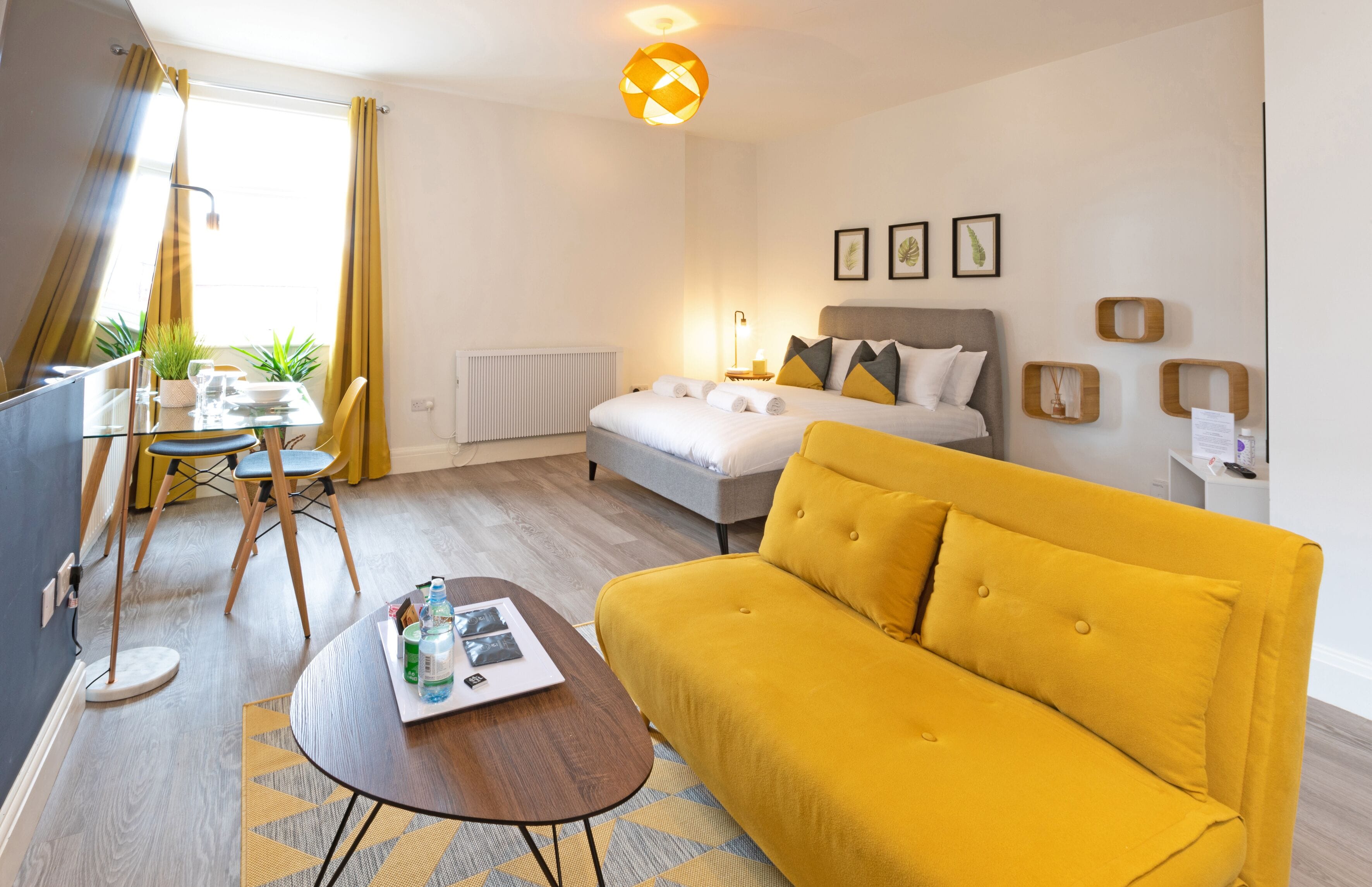 Estudio ejecutivo, baño privado (Flat3B Fulwood Heights) | Interior