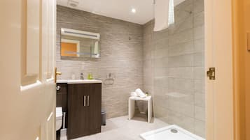 Deluxe Apartment, Private Bathroom (Flat2 Fulwood Heights) | Bathroom
