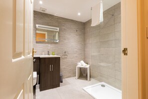 Deluxe Apartment, Private Bathroom (Flat2 Fulwood Heights) | Bathroom - Fulwood Heights (Preston)