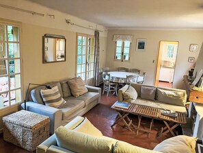 TV, fireplace - Wonderful private villa for 8 people with private pool, WIFI, TV, terrace and pets allowed (Préconil)