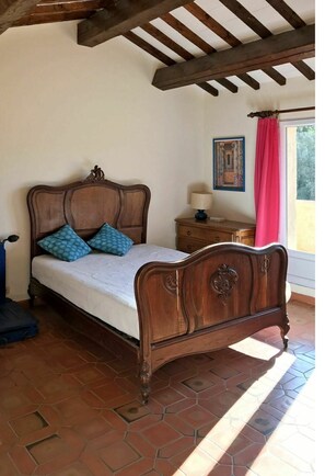 4 habitaciones, cuna de viaje y wifi gratis 