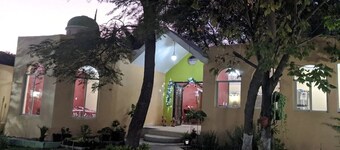 Casa Jacarandas Chalet with Garden in Chapala