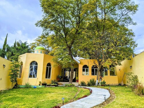 Casa Jacarandas Chalet with Garden in Chapala