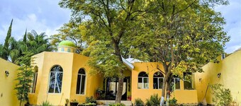 Casa Jacarandas Chalet with Garden in Chapala