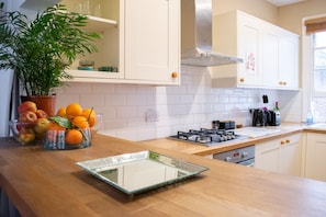 Oven, stovetop, cookware/dishes/utensils