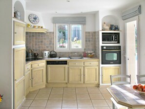 Microwave, oven, dishwasher, freezer - Wonderful private villa for 6 people with WIFI, private pool, TV and terrace (Callian)