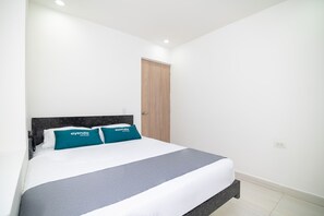 Double Room | Hypo-allergenic bedding, free WiFi, bed sheets