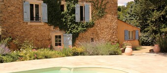 In the heart of green Provence in the Var, old charming sheepfold