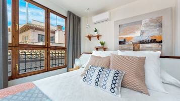 Apartment (3 Bedrooms) | 3 bedrooms, desk, laptop workspace, iron/ironing board