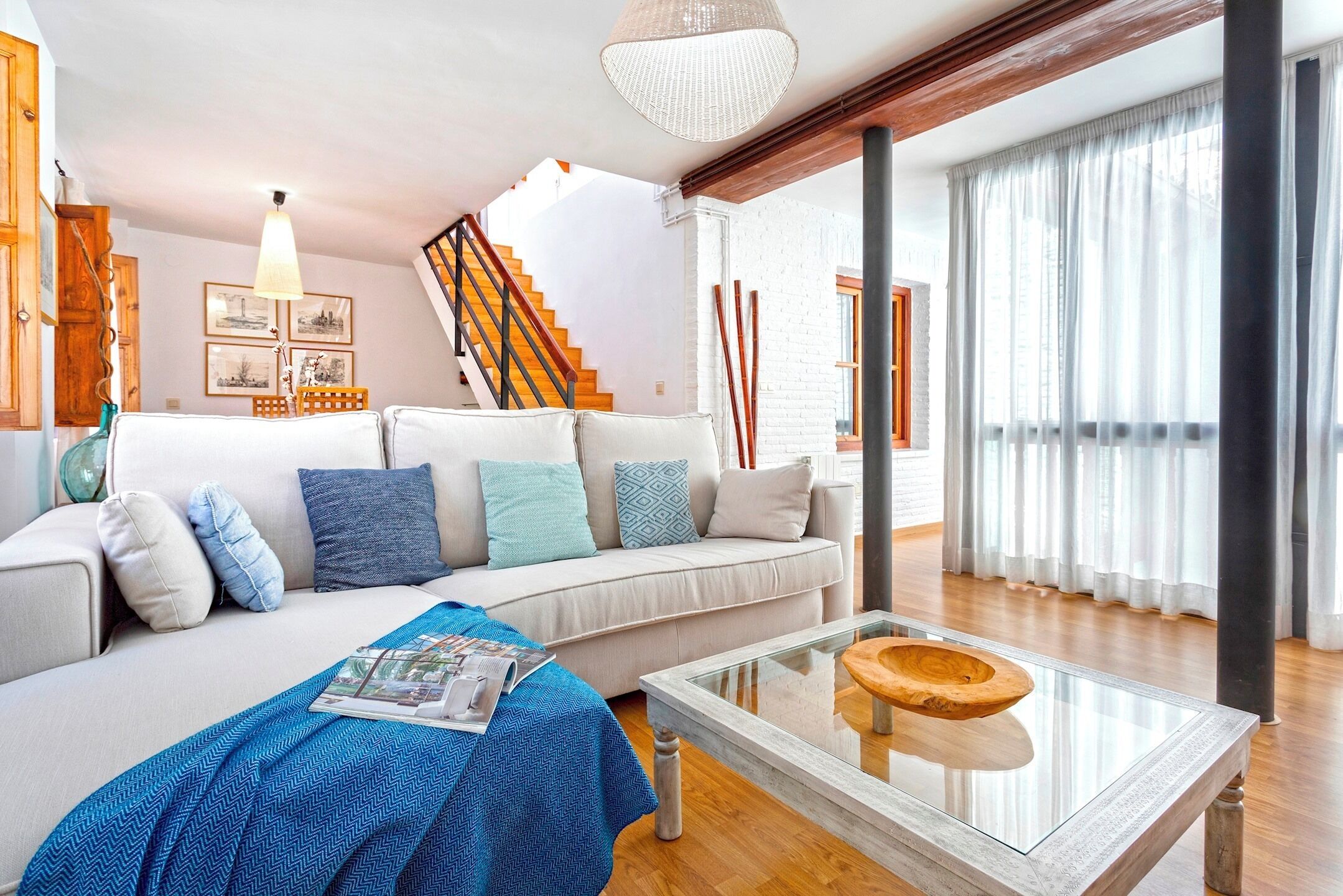 Appartement (3 Bedrooms) | Woonruimte | Een 32-inch flatscreentelevisie met kabelzenders en televisie