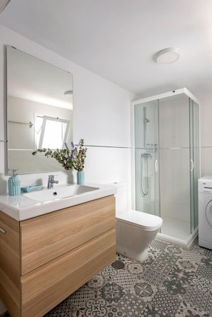 Apartment | Bathroom | Shower, hair dryer, soap, shampoo