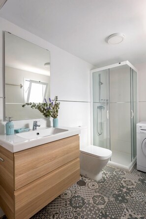 Appartamento (1 Bedroom) | Bagno | Doccia, asciugacapelli, sapone, shampoo