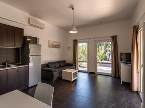 TV - Nice apartment for 4 people with WIFI, A/C, pool, TV, terrace and pets allowed (Porto-vecchio)