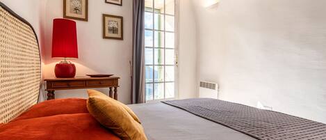 3 makuuhuonetta, vauvan matkasänky, ilmainen Wi-Fi, vuodevaatteet