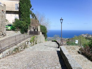 Property grounds - Beautiful apartment for 6 people with WIFI, TV, terrace and panoramic view (Sant'antonino)