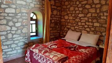 5 bedrooms, WiFi, bed sheets