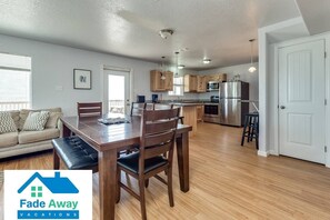 Dining - See the Sea(on the Beach) Sleeps 16 (Surfside Beach)