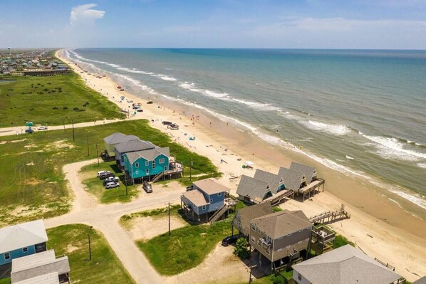 On the beach - See the Sea(on the Beach) Sleeps 16 (Surfside Beach)