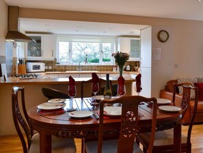 Casa de campo | Cocina privada | Refrigerador, microondas, horno y parrilla de estufa
