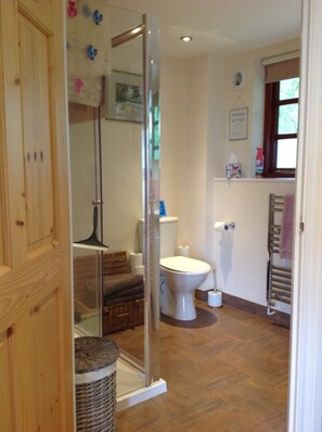 Cottage | Kamar mandi | Shower, pengering rambut,  dan handuk