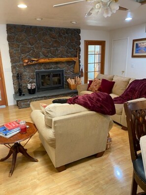 TV, peis og DVD-spiller