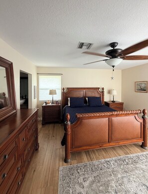 2 makuuhuonetta, silitysrauta/-lauta, Wi-Fi, vuodevaatteet