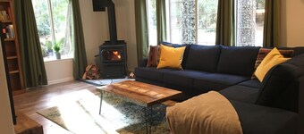 Spacious Mount Hood home near river, dogs OK, game room, WiFi