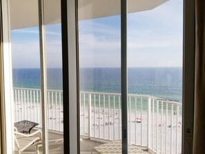 Interior - Beachfront - Panoramic Gulf Views - Walk to Restaurants - Heated Pool + Hot Tub (Destin)