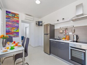 Kühlschrank, Ofen, Herdplatte, Toaster